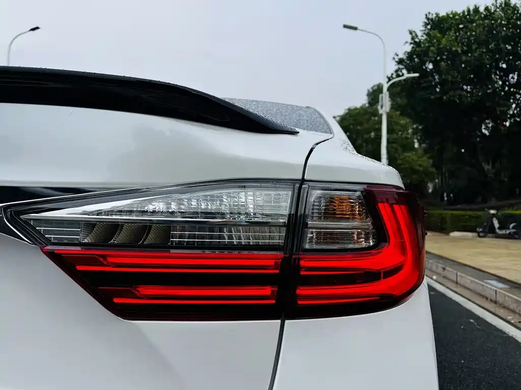 Lexus ES — фото 17
