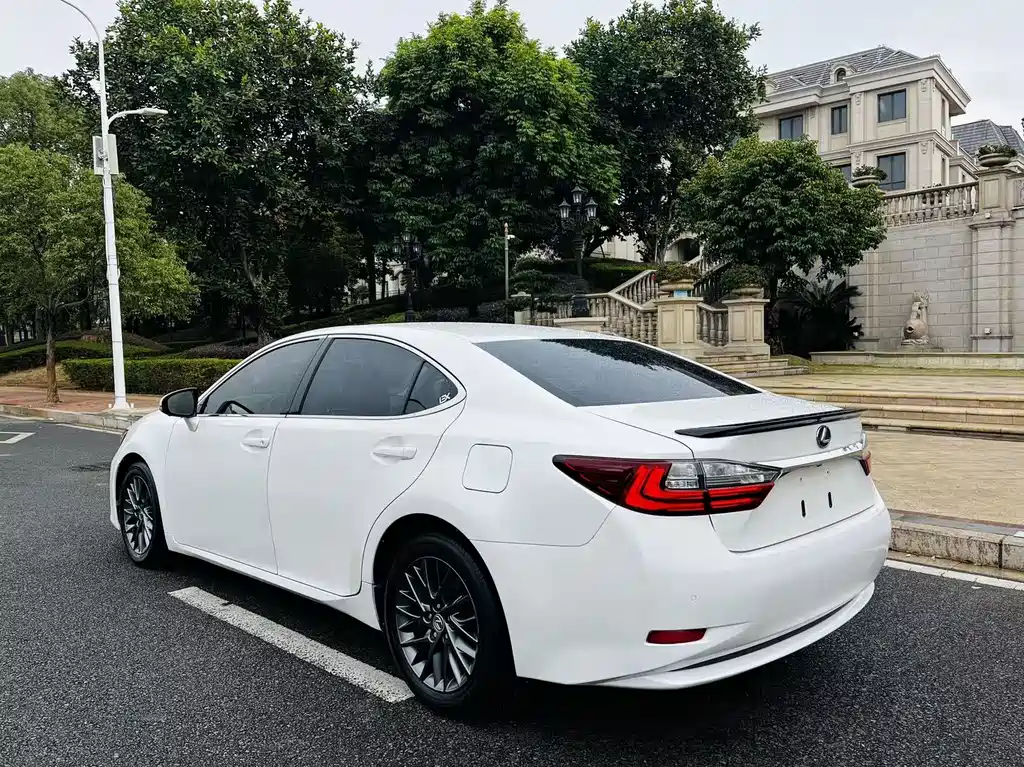 Lexus ES — фото 20