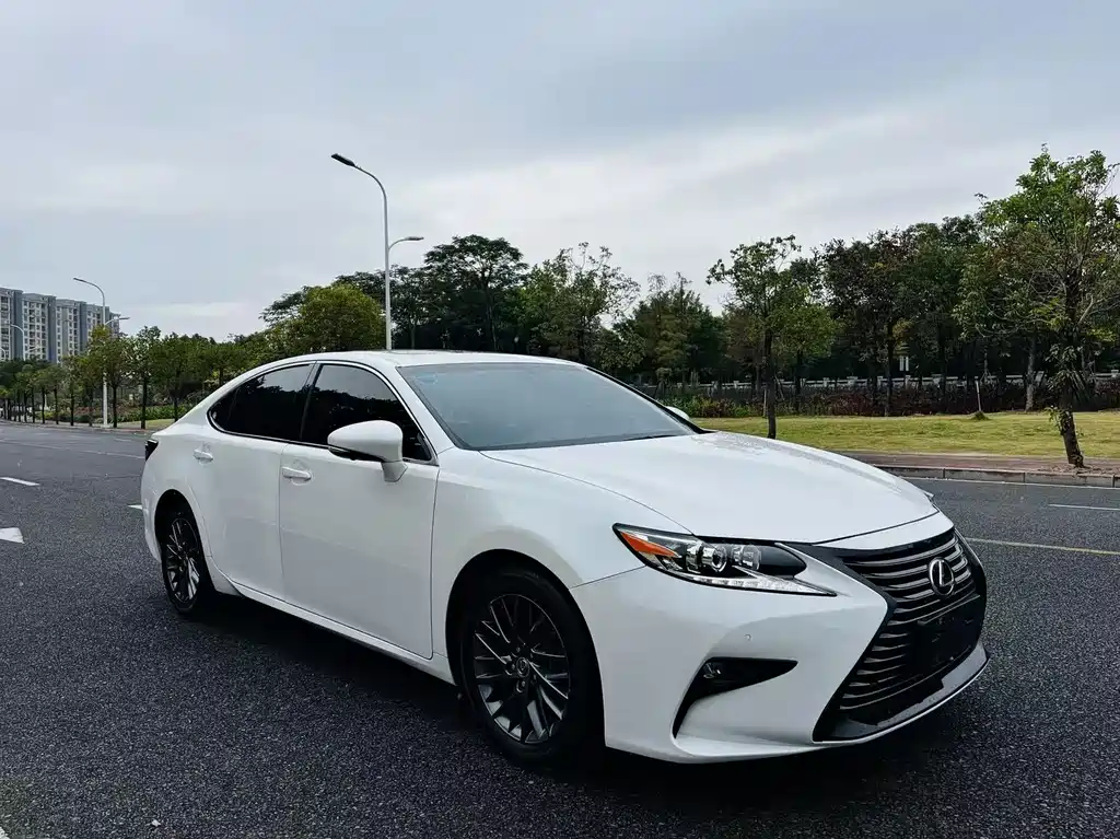 Lexus ES — фото 23