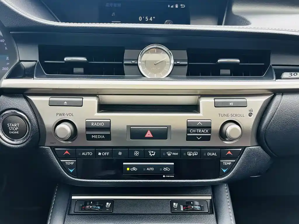 Lexus ES — фото 10
