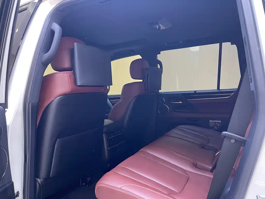 Lexus LX — фото 13