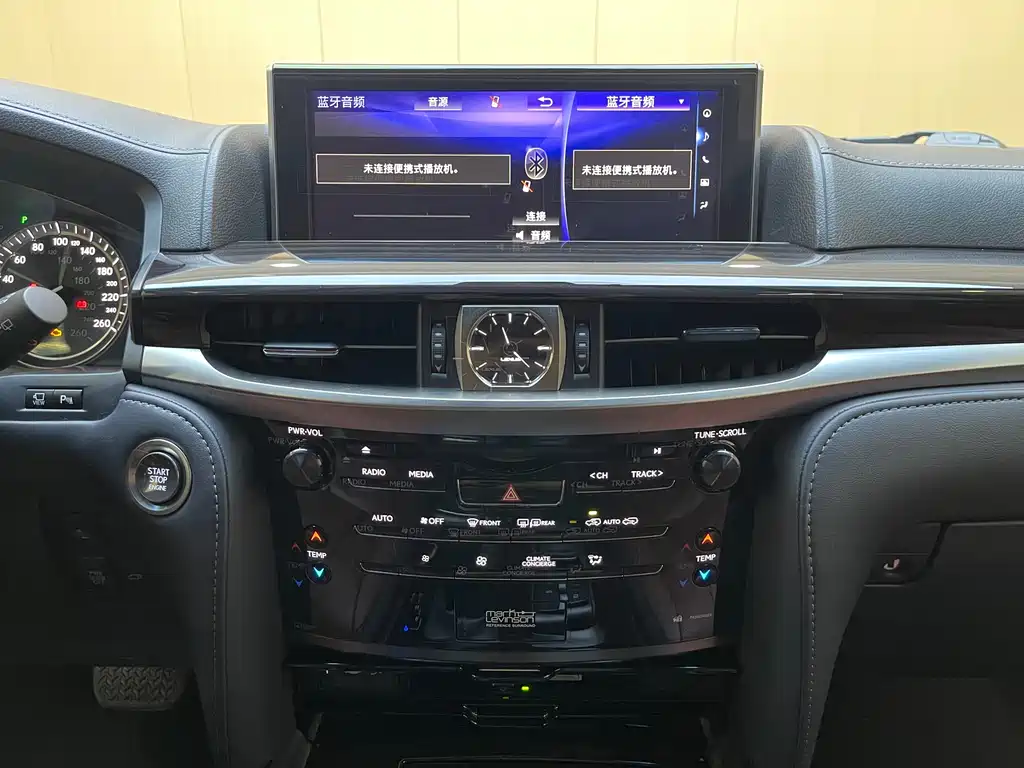Lexus LX — фото 14