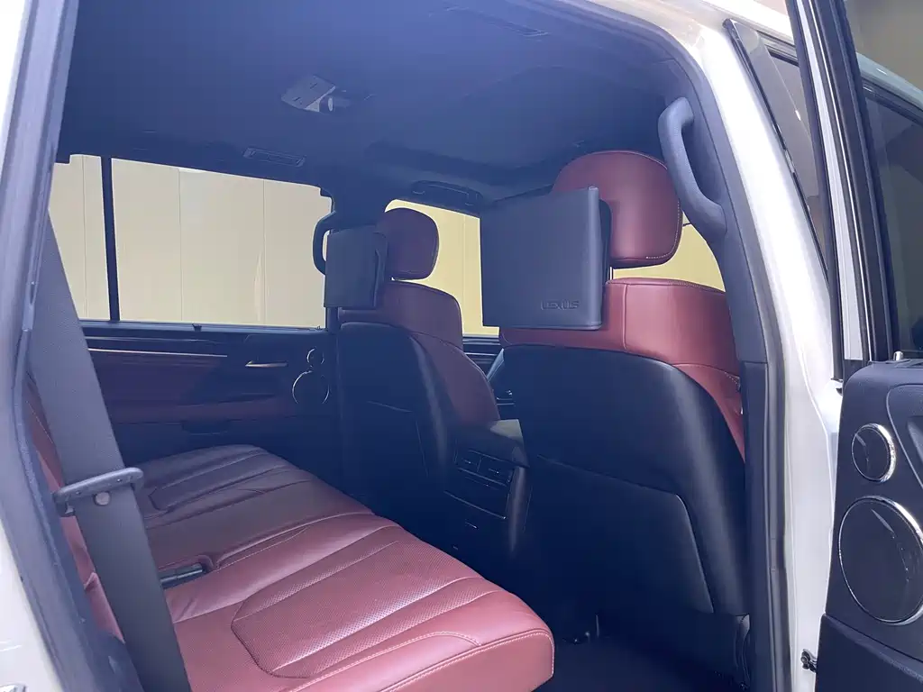 Lexus LX — фото 15