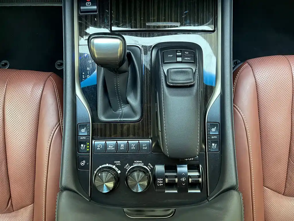 Lexus LX — фото 18