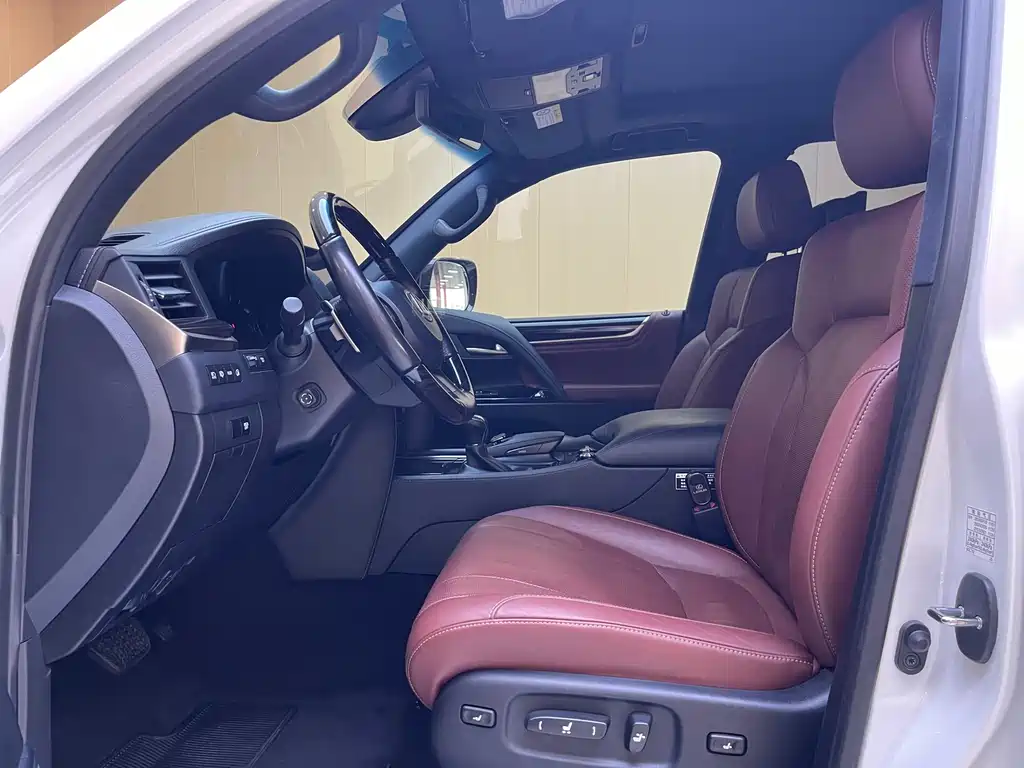 Lexus LX — фото 4