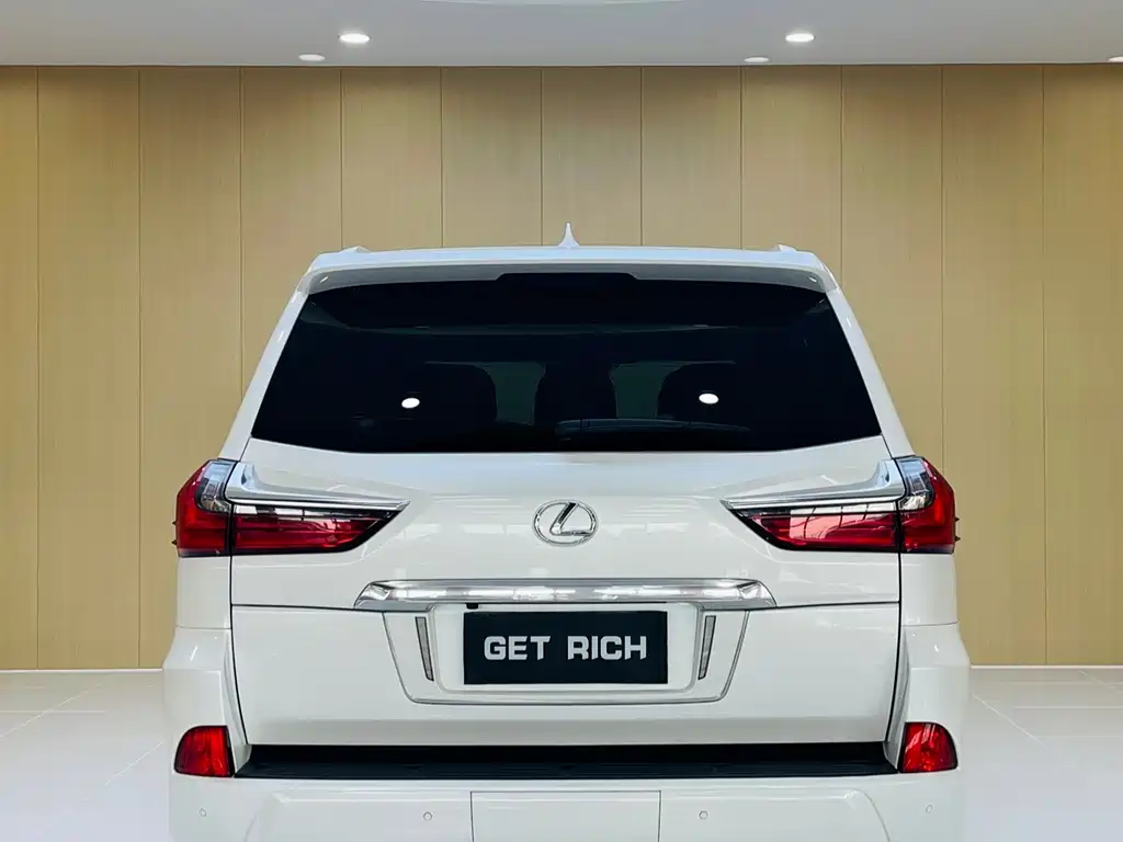 Lexus LX — фото 8