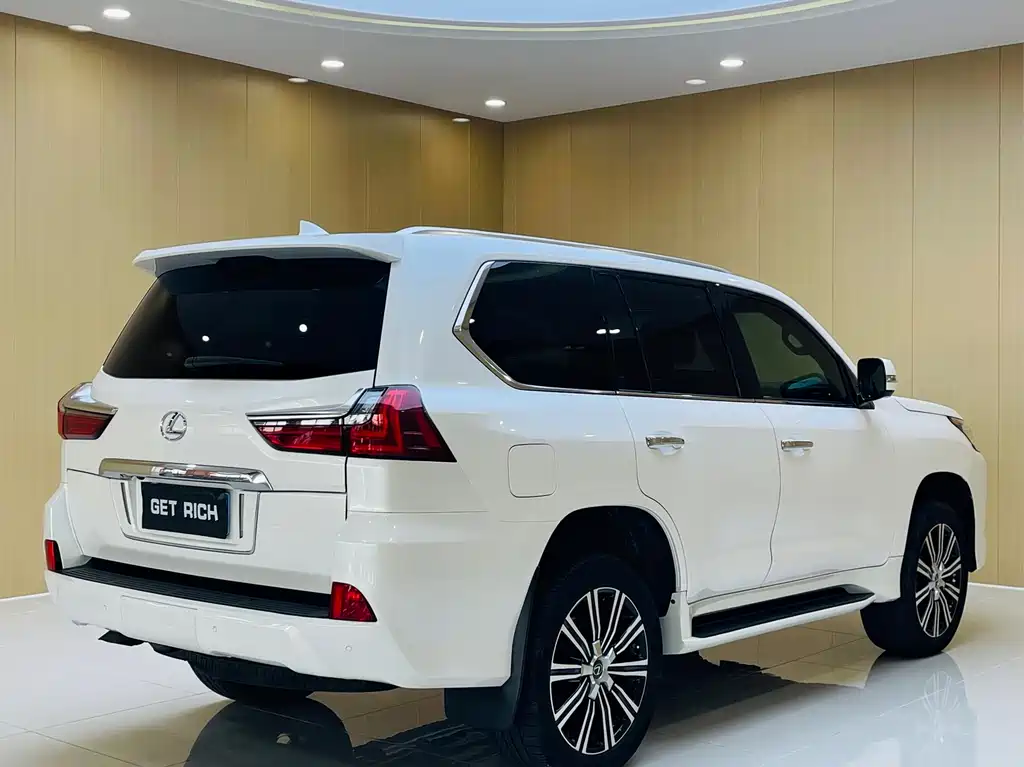 Lexus LX — фото 9