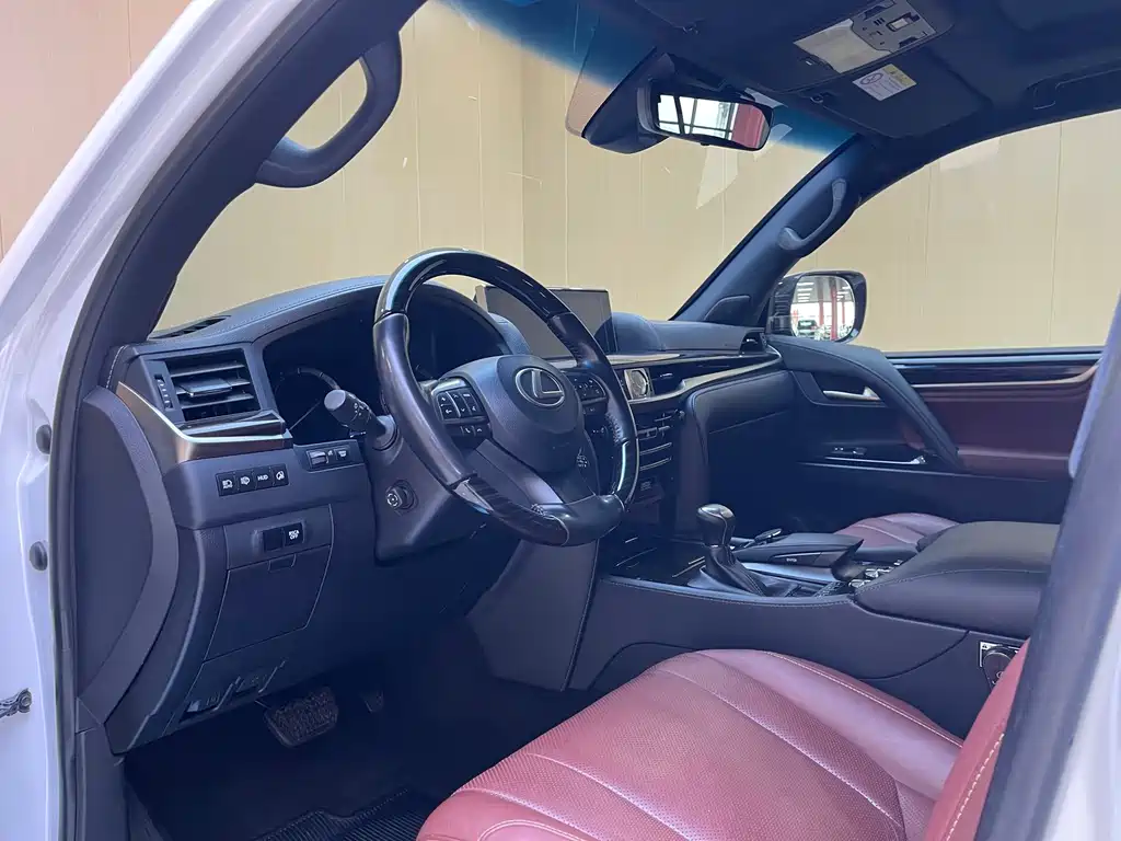 Lexus LX — фото 10