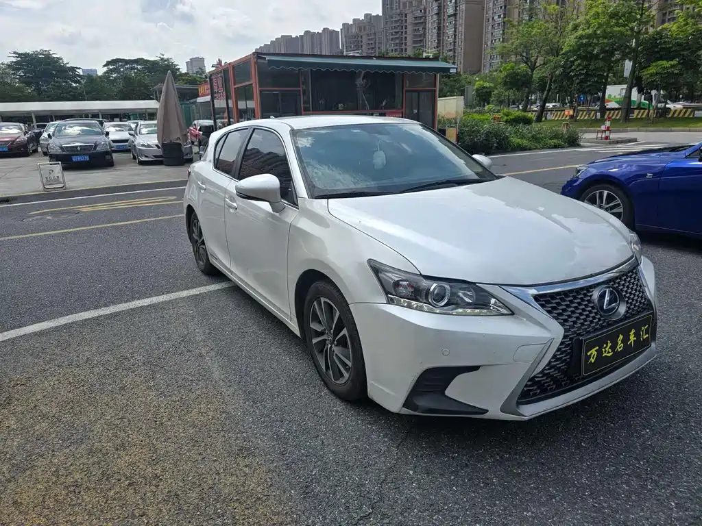 Lexus CT — фото 2