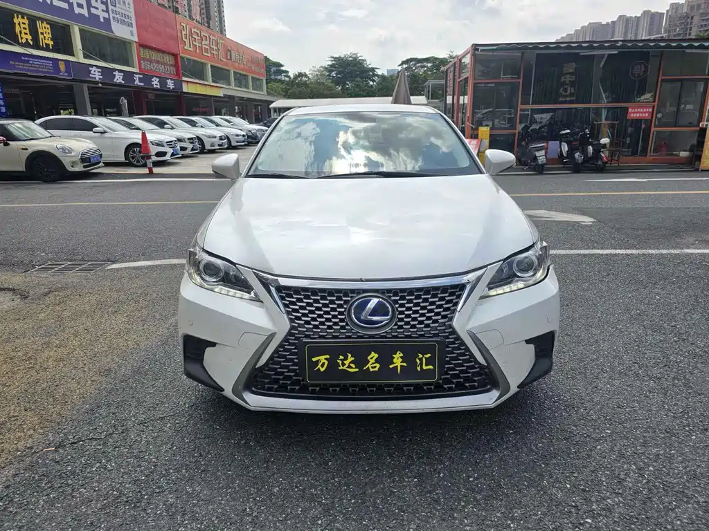 Lexus CT — фото 3