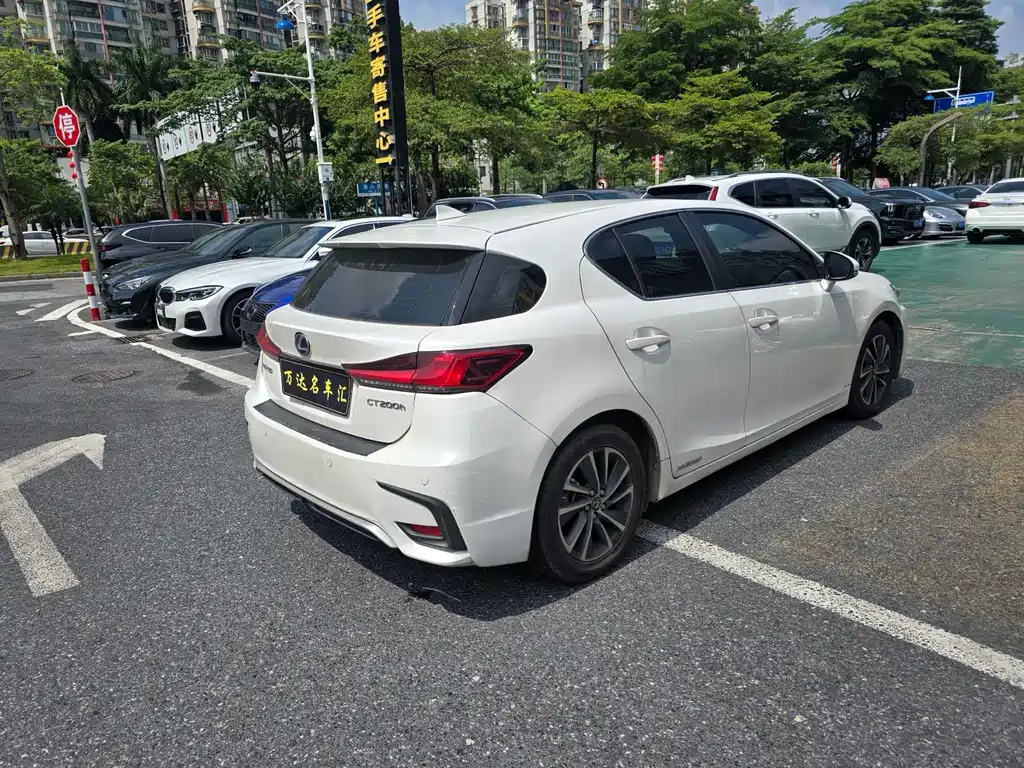Lexus CT — фото 8