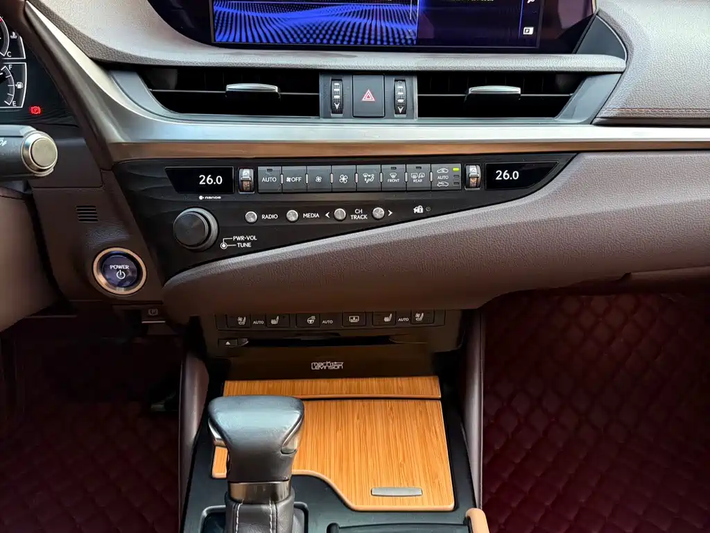 Lexus ES — фото 19
