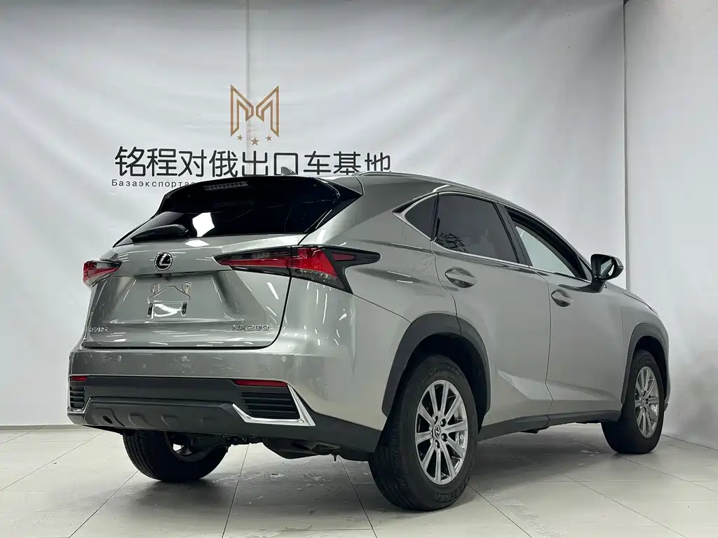 Lexus NX — фото 4