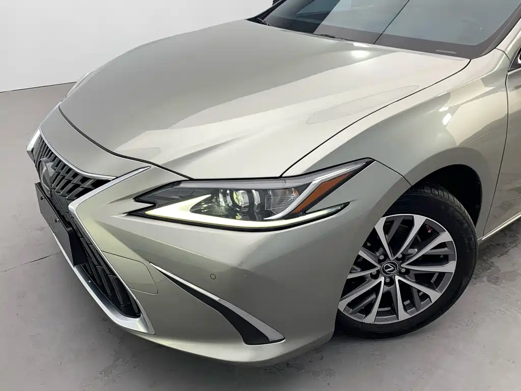 Lexus ES — фото 11