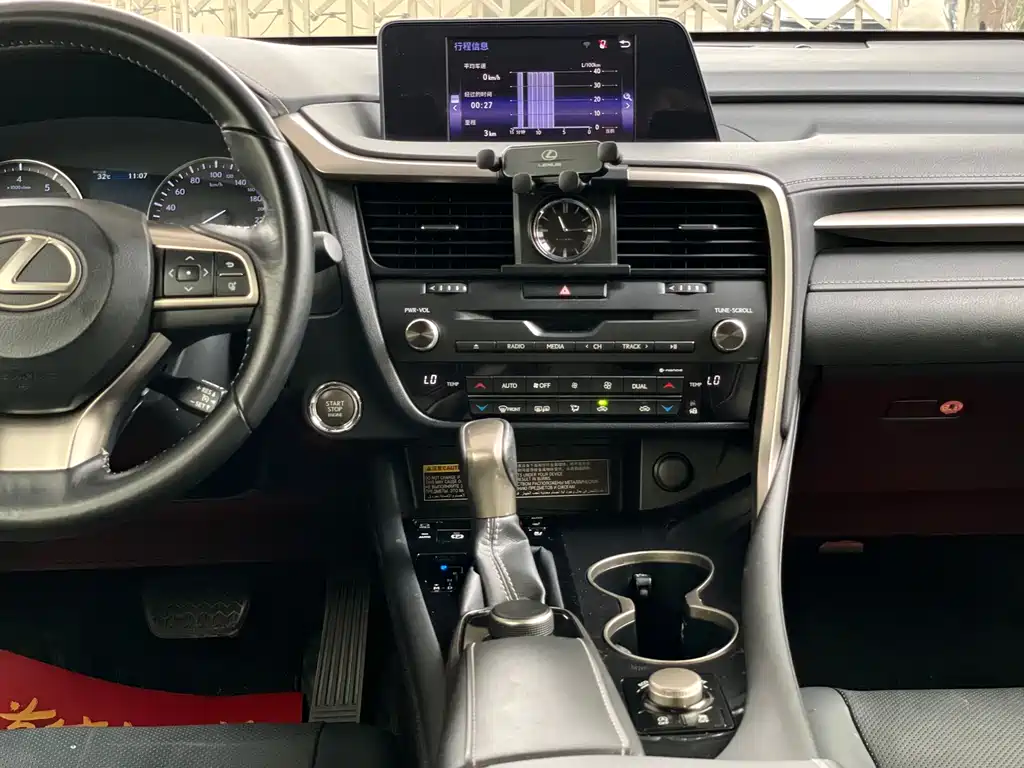Lexus RX — фото 11