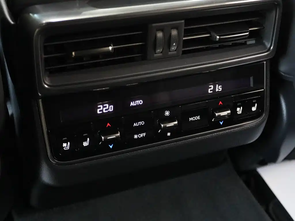 Lexus LX — фото 14