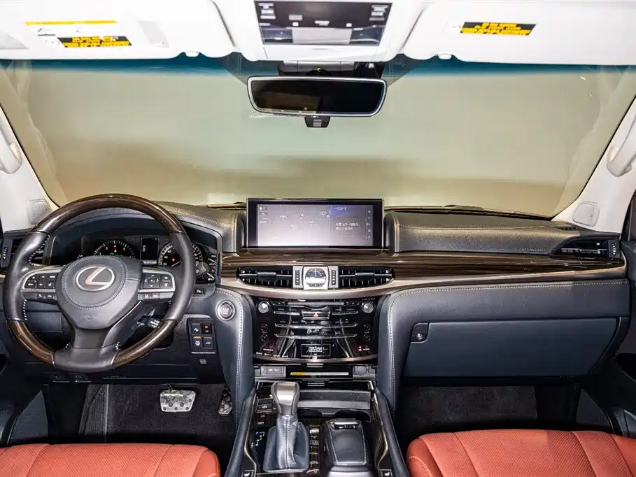 Lexus LX — фото 11
