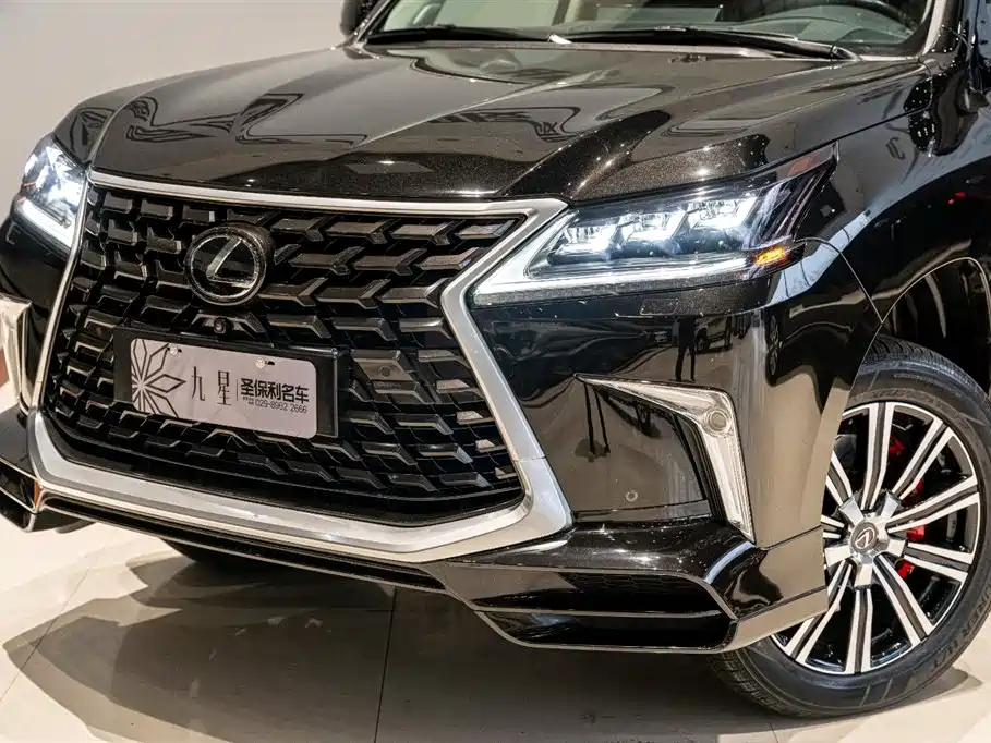 Lexus LX — фото 18
