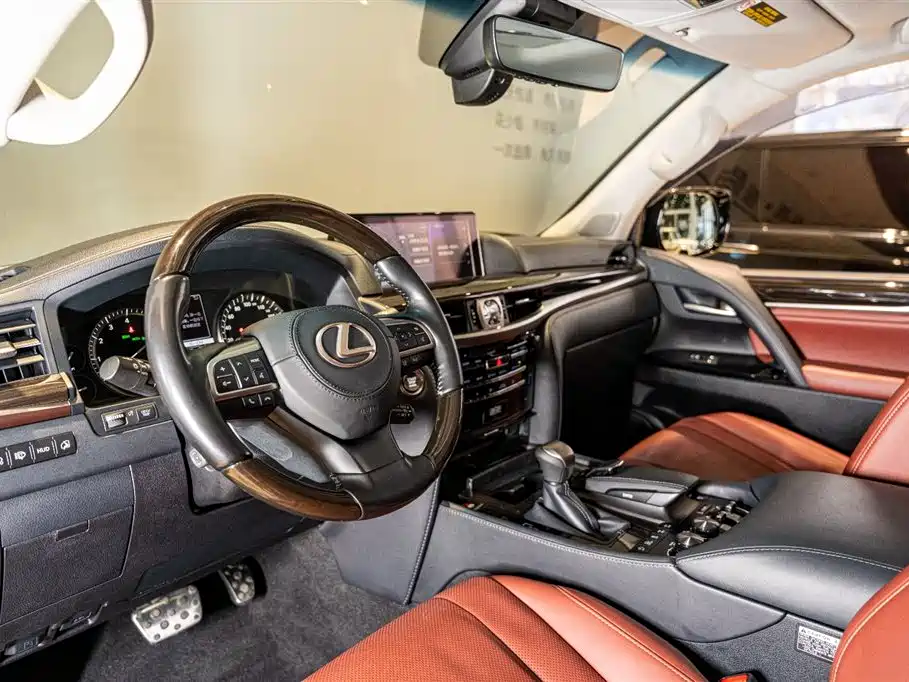 Lexus LX — фото 6