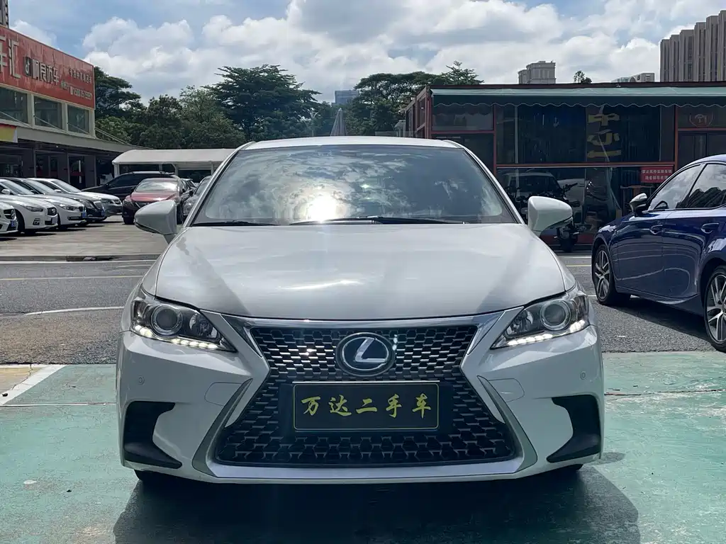 Lexus CT — фото 3