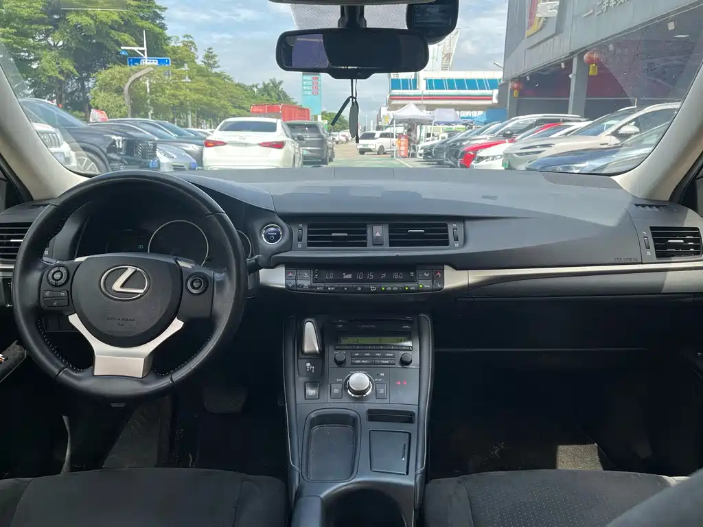 Lexus CT — фото 9