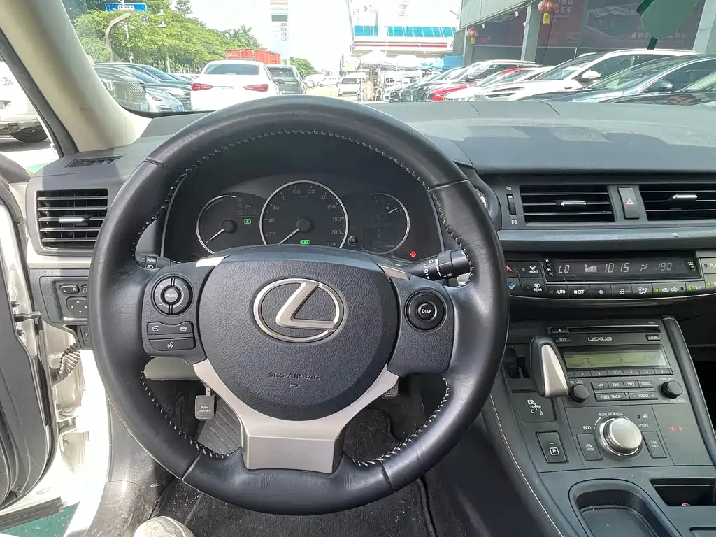 Lexus CT — фото 10