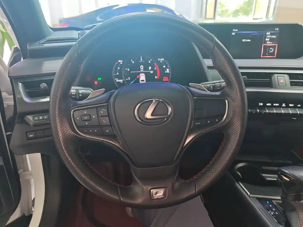 Lexus UX — фото 11