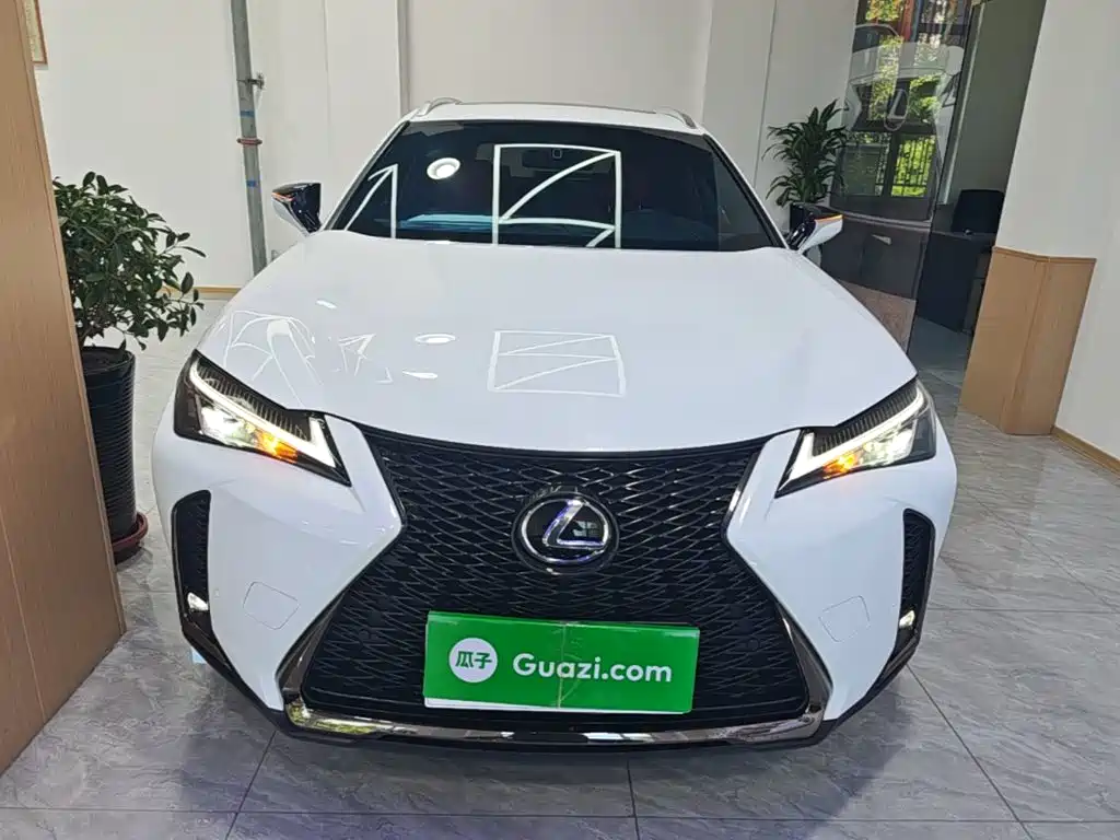 Lexus UX — фото 3