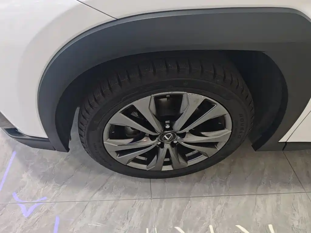 Lexus UX — фото 23