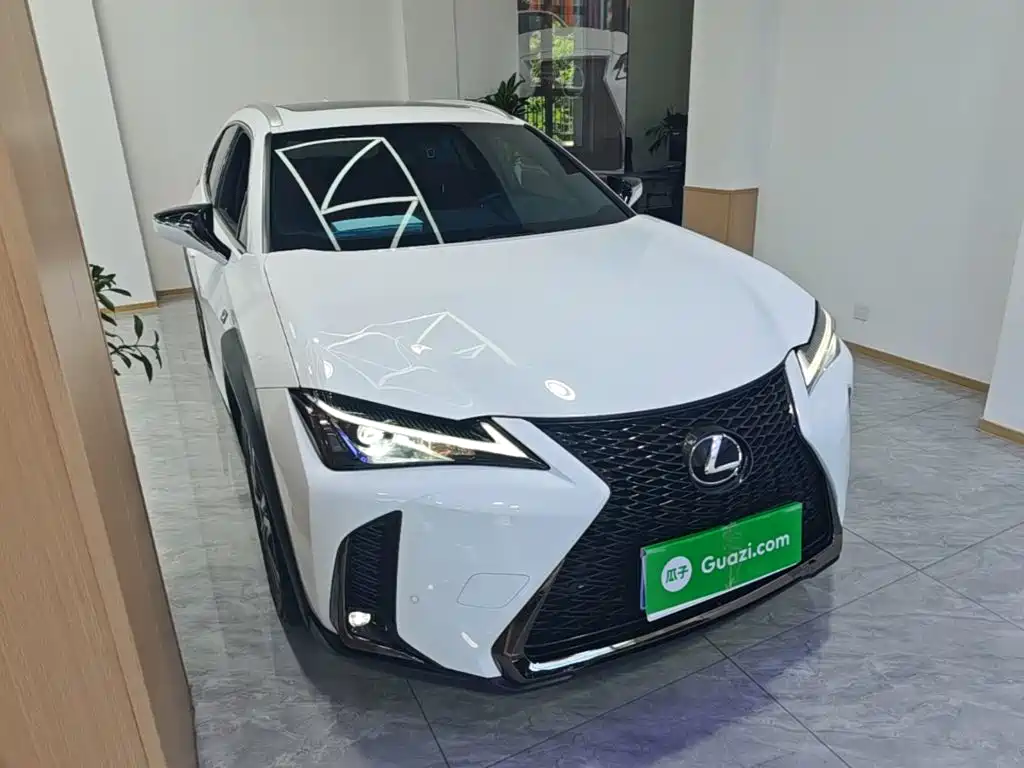 Lexus UX — фото 4