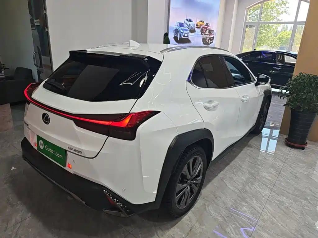 Lexus UX — фото 7