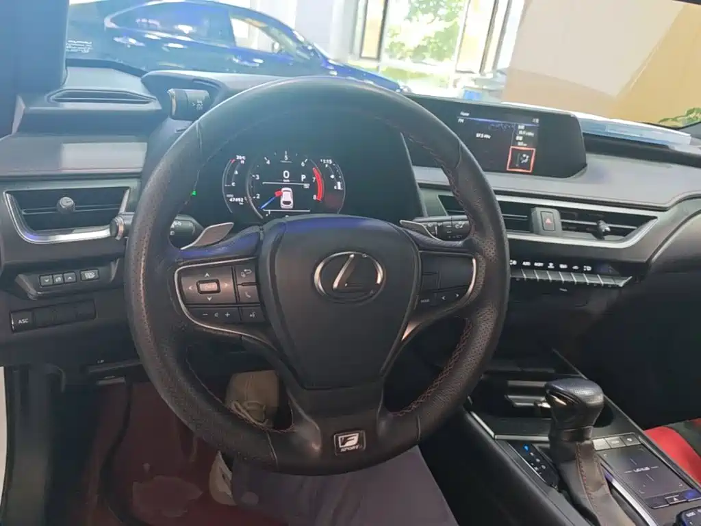 Lexus UX — фото 10