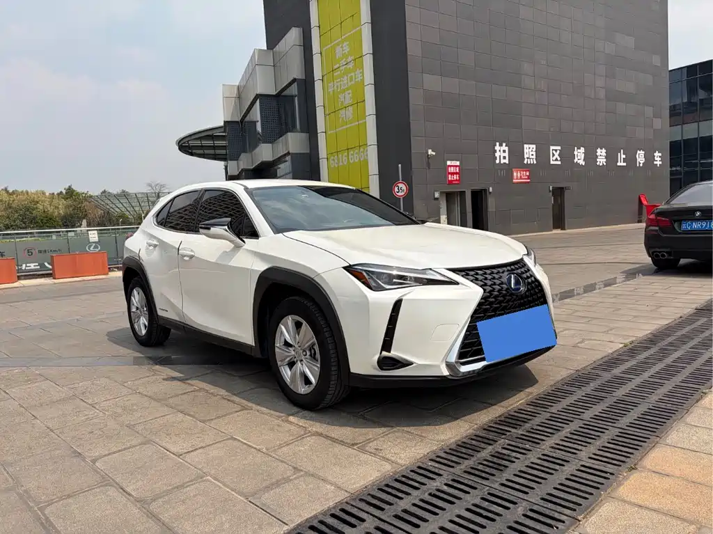 Lexus UX — фото 4