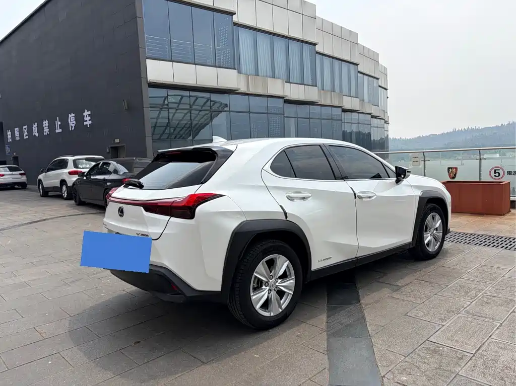 Lexus UX — фото 5