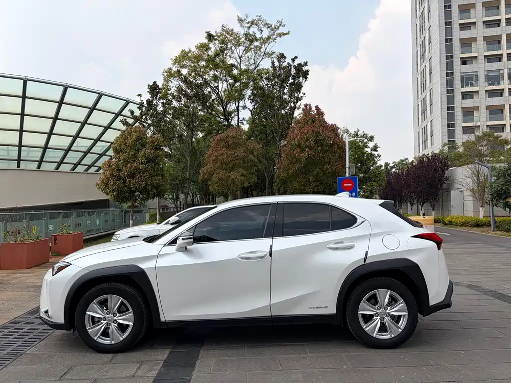 Lexus UX — фото 8