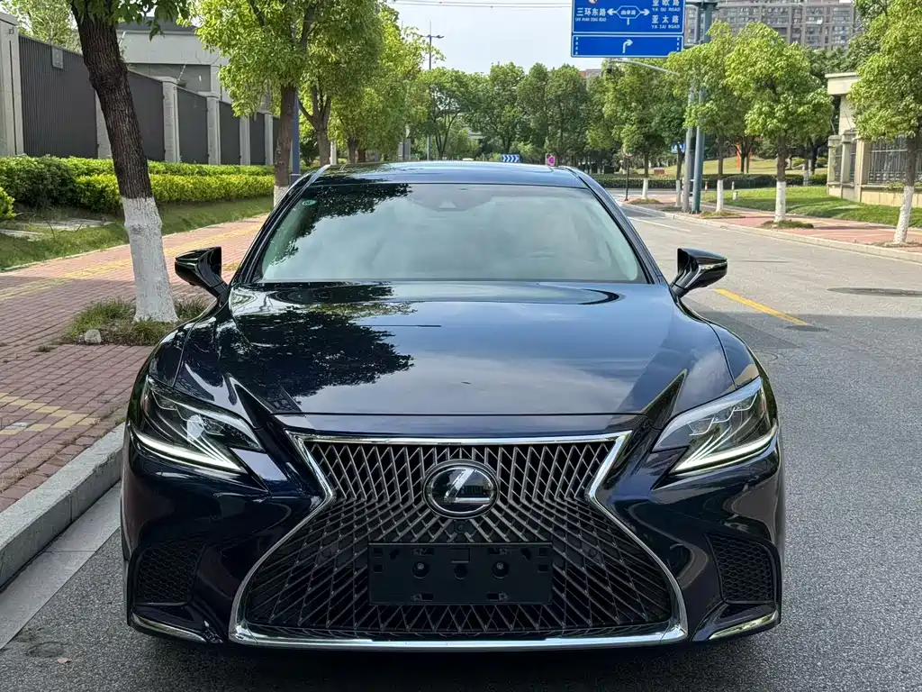 Lexus LS — фото 2