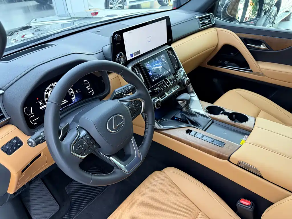 Lexus LX — фото 13