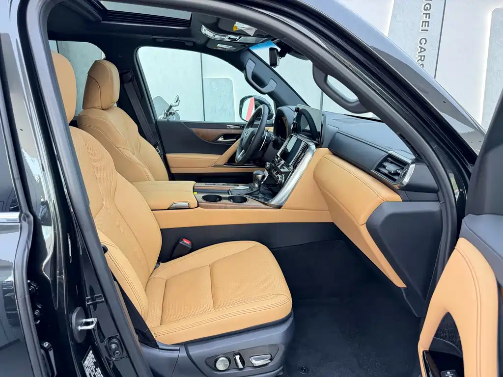 Lexus LX — фото 16