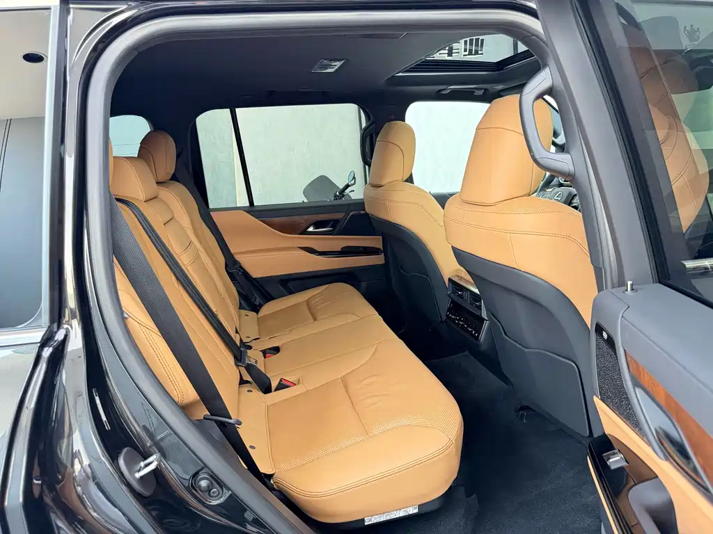 Lexus LX — фото 17