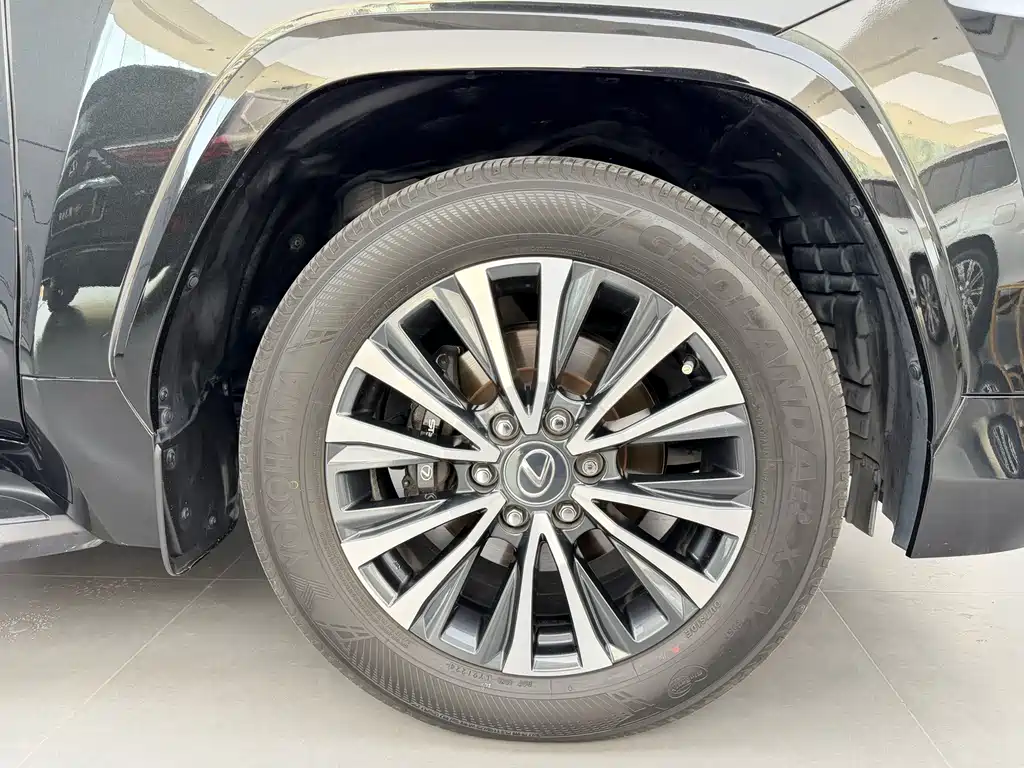 Lexus LX — фото 24