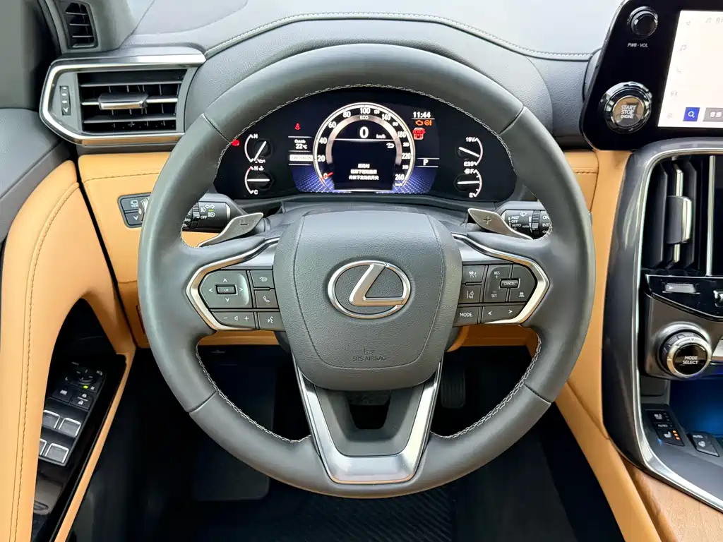 Lexus LX — фото 7