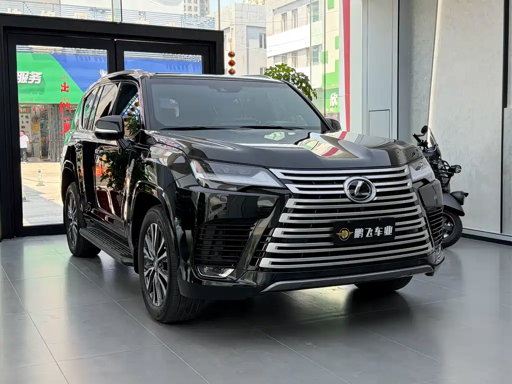 Lexus LX — фото 10