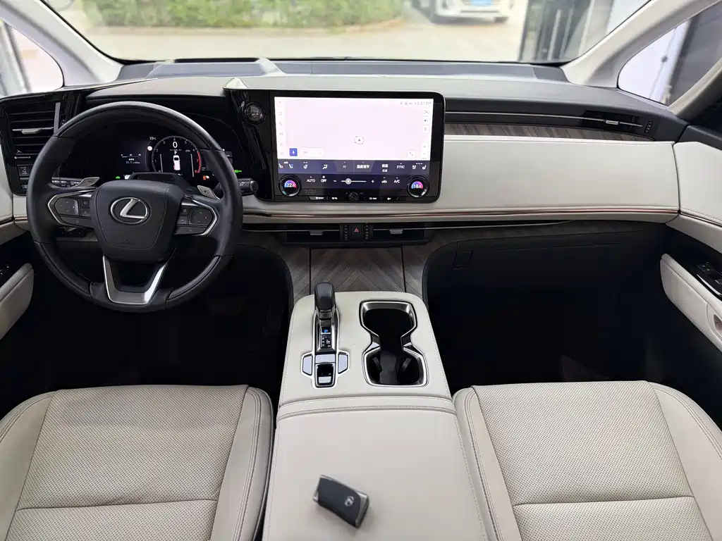 Lexus LM — фото 11