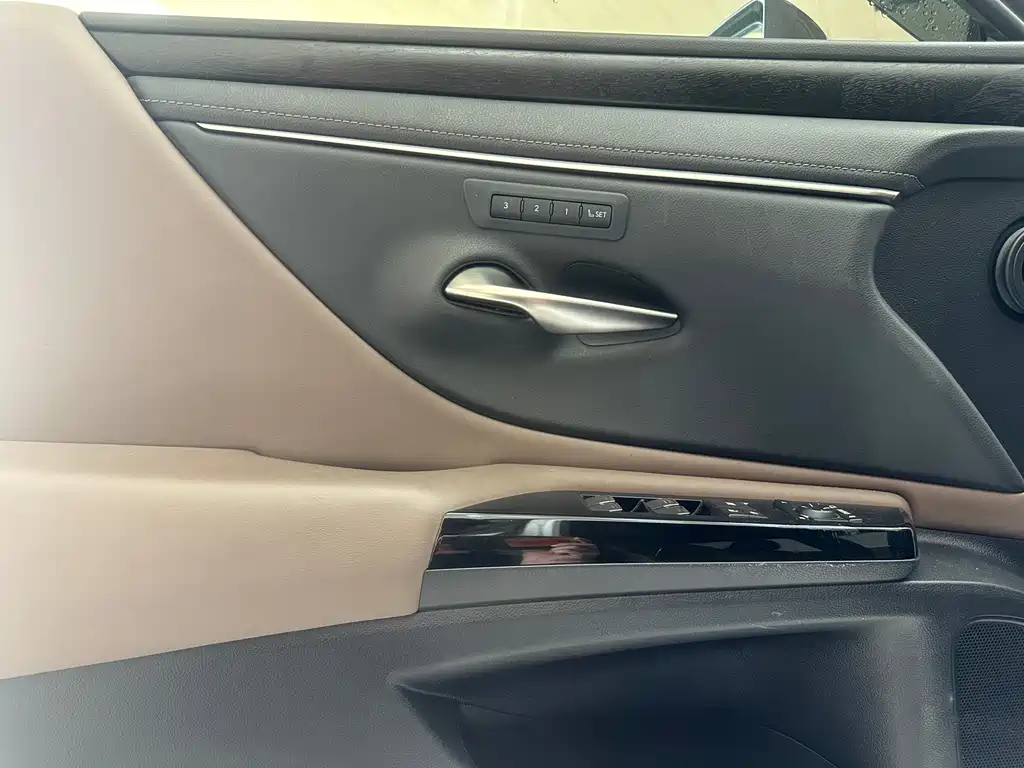 Lexus ES — фото 11