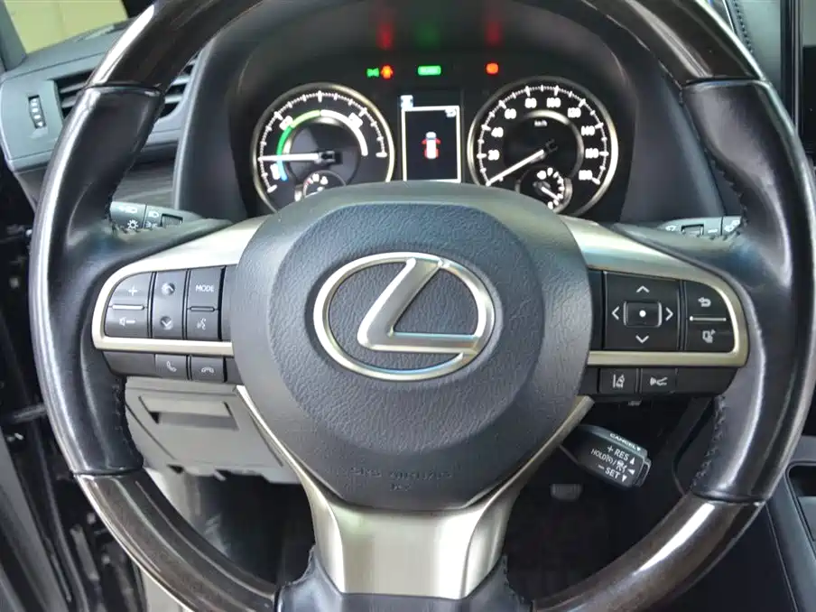 Lexus LM — фото 8