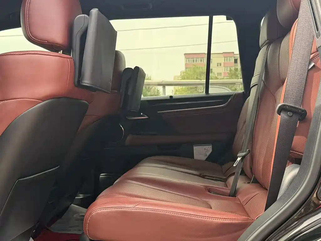 Lexus LX — фото 11