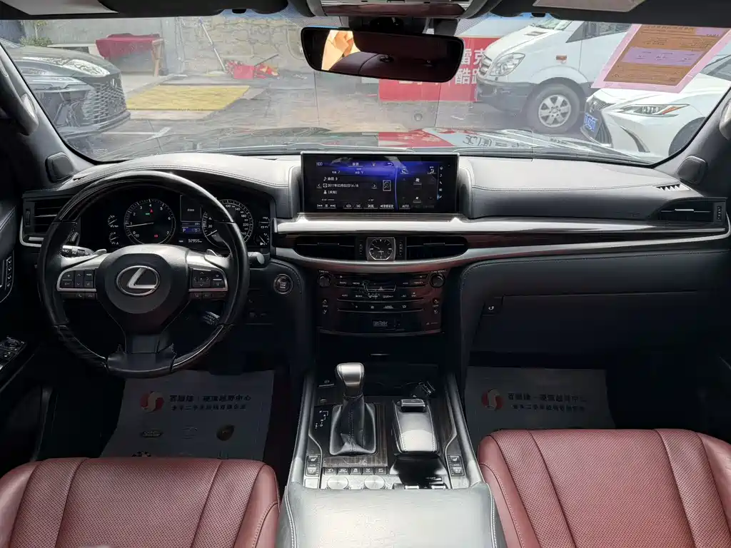 Lexus LX — фото 13