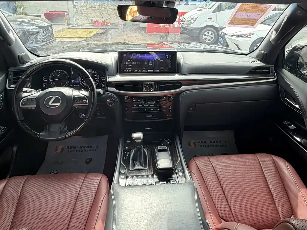 Lexus LX — фото 14