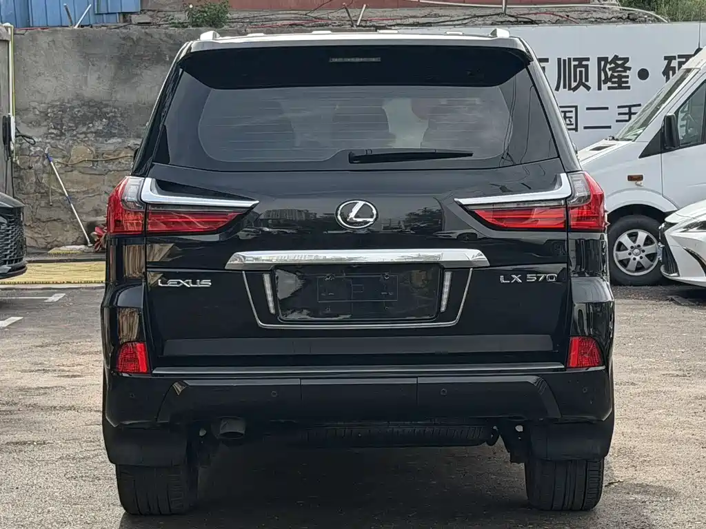 Lexus LX — фото 15