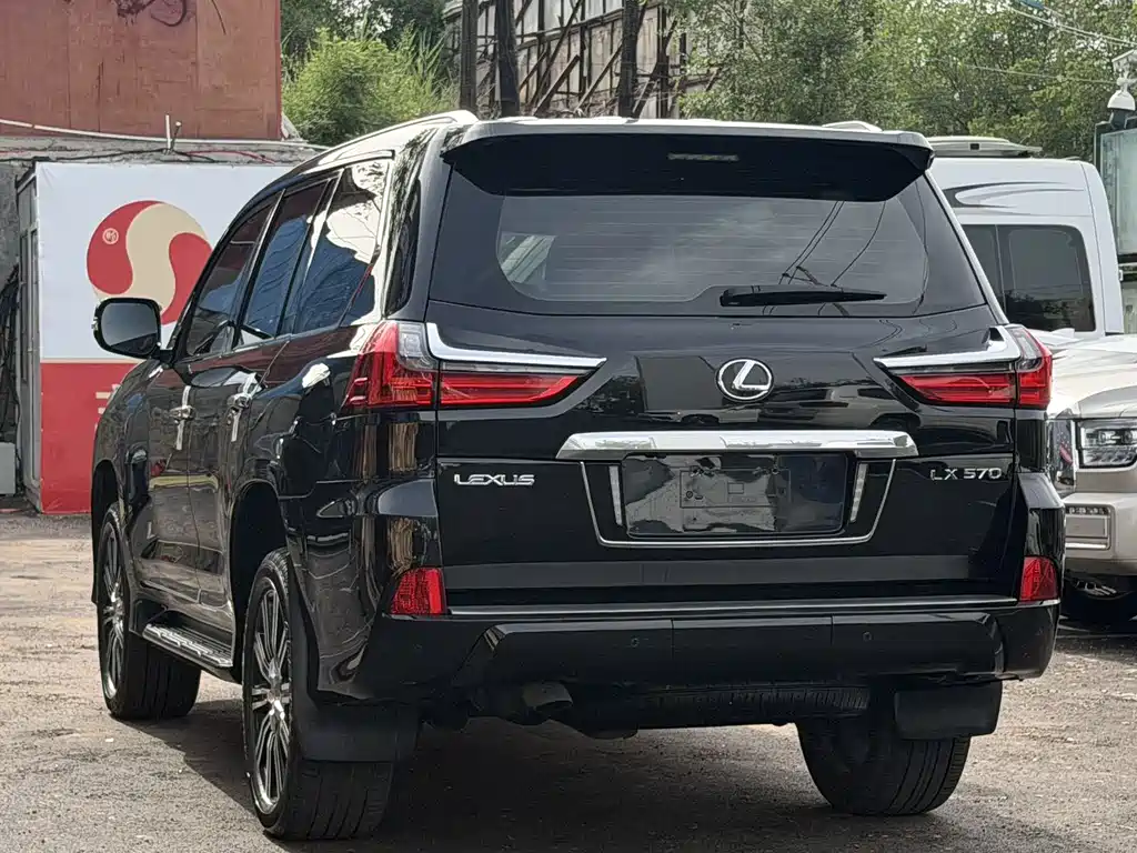 Lexus LX — фото 17